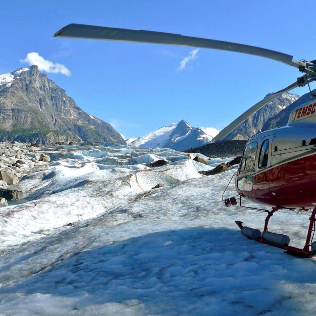 helicopter-on-glacier-in-denali-national-park